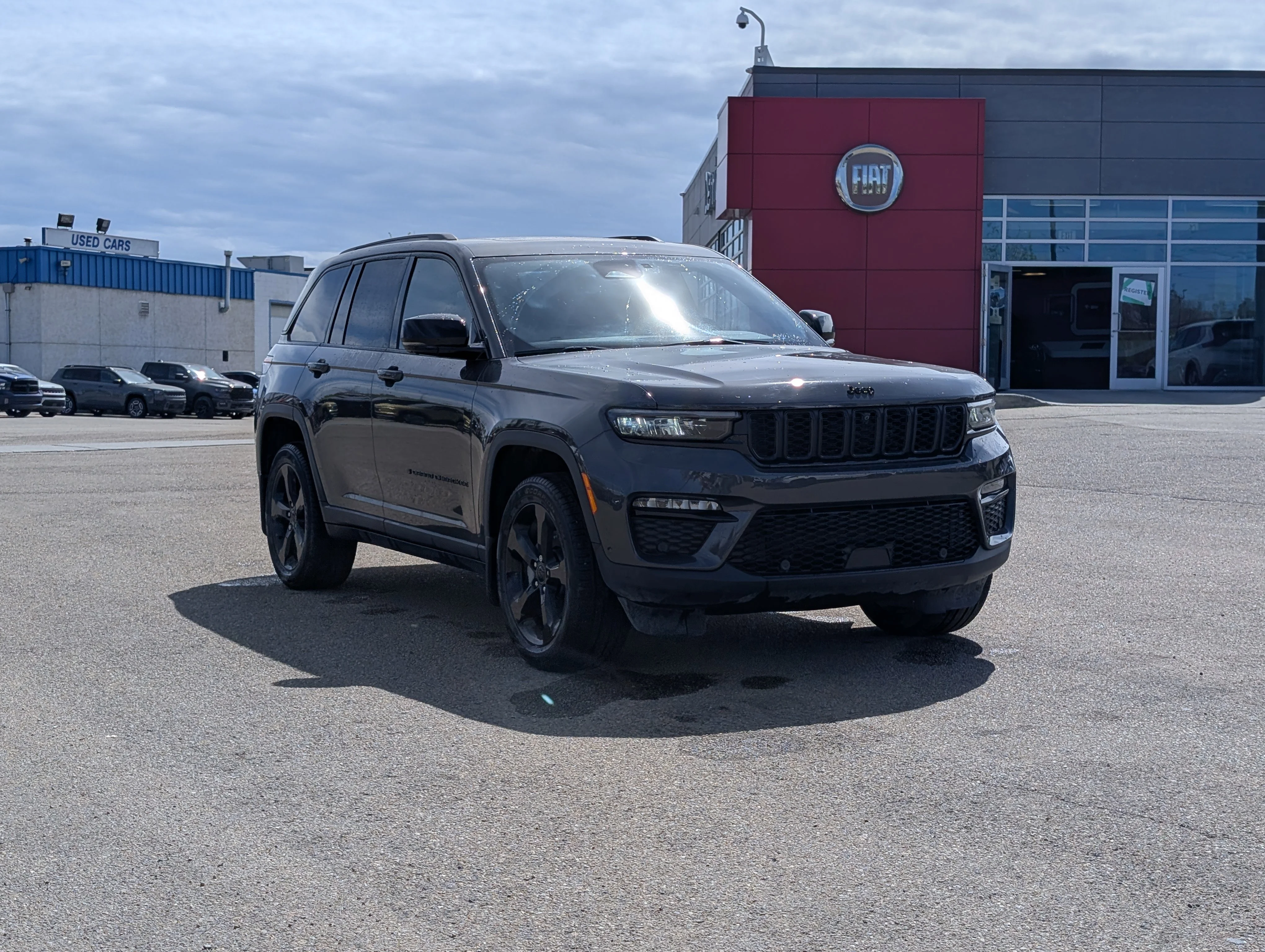 Used 2025 Baltic Grey Metallic Jeep Limited image 9