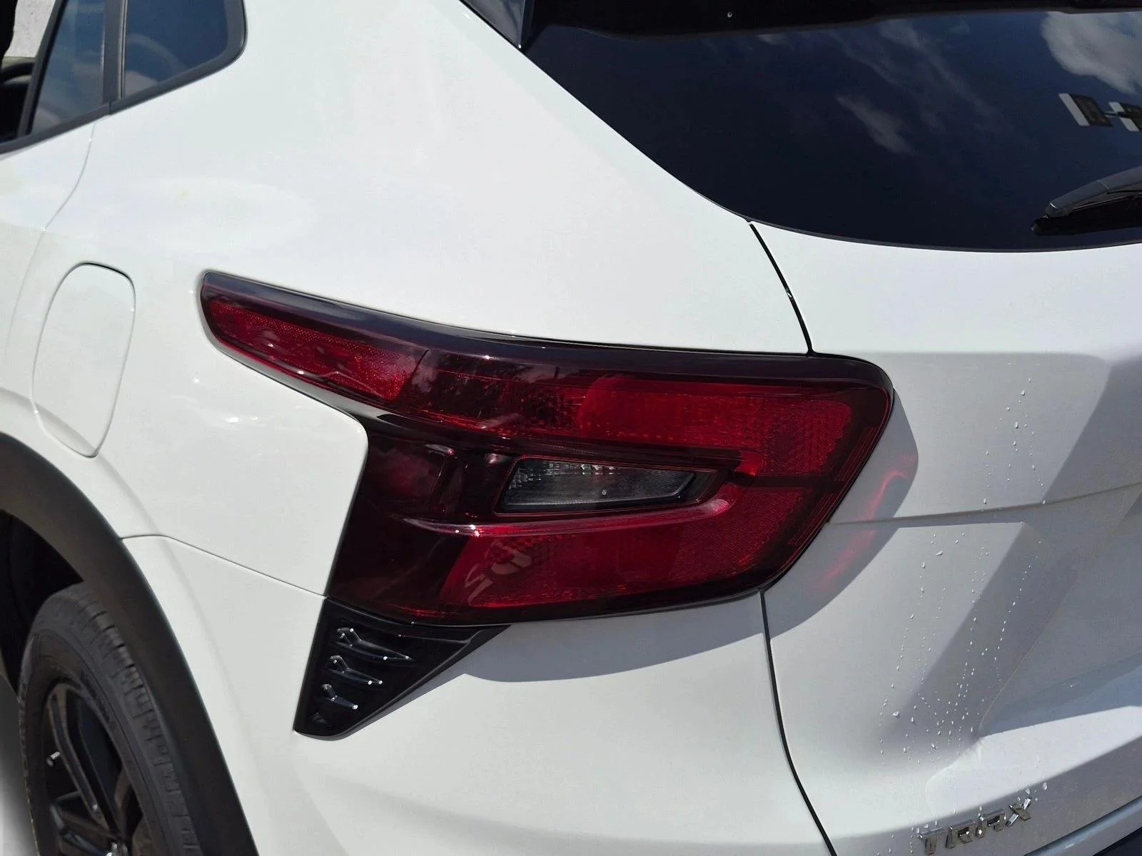 Used 2025 Summit White Chevrolet ACTIV image 9