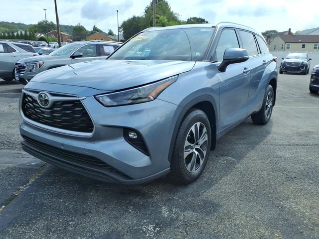 Used 2022  Toyota XLE image 8