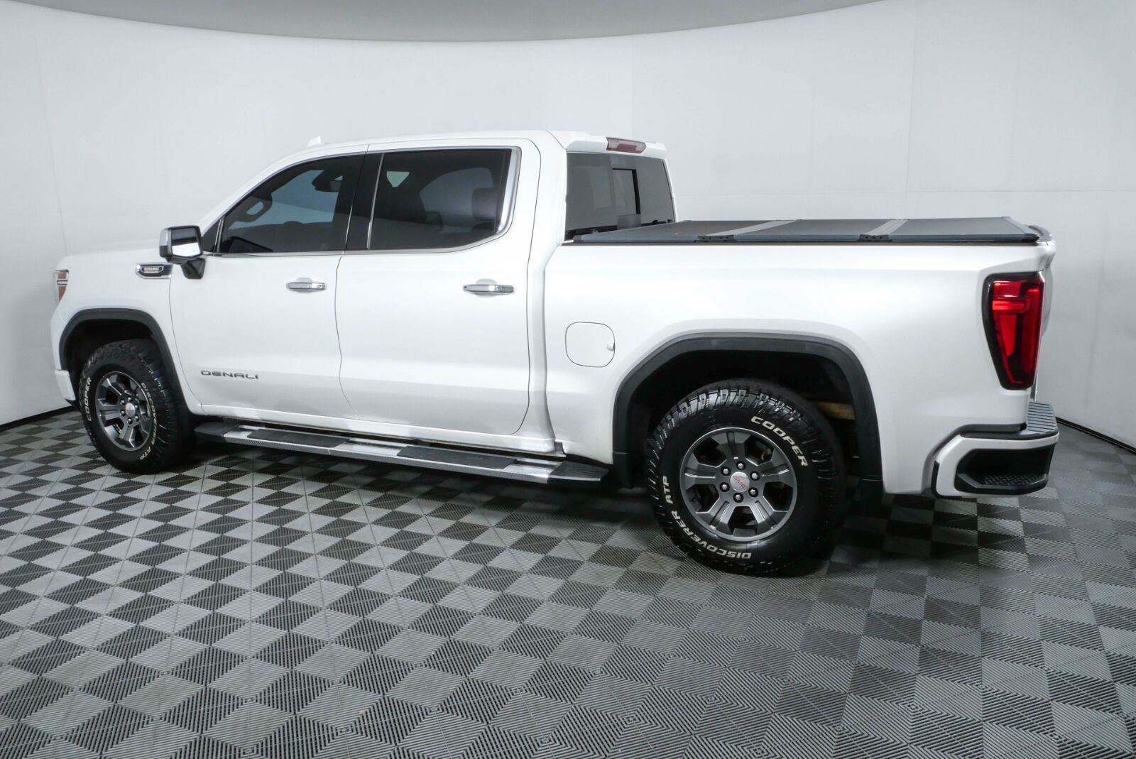 Used 2021 White GMC Denali image 30