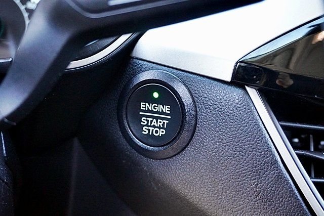 Used 2022 White Ford SE image 28