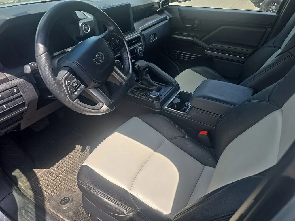 Used 2025  Toyota SR5 image 12