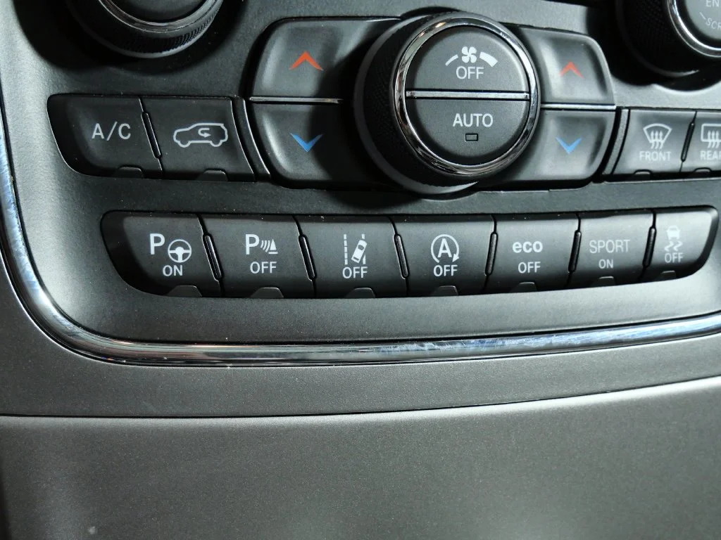 Used 2017 White Jeep Summit image 24