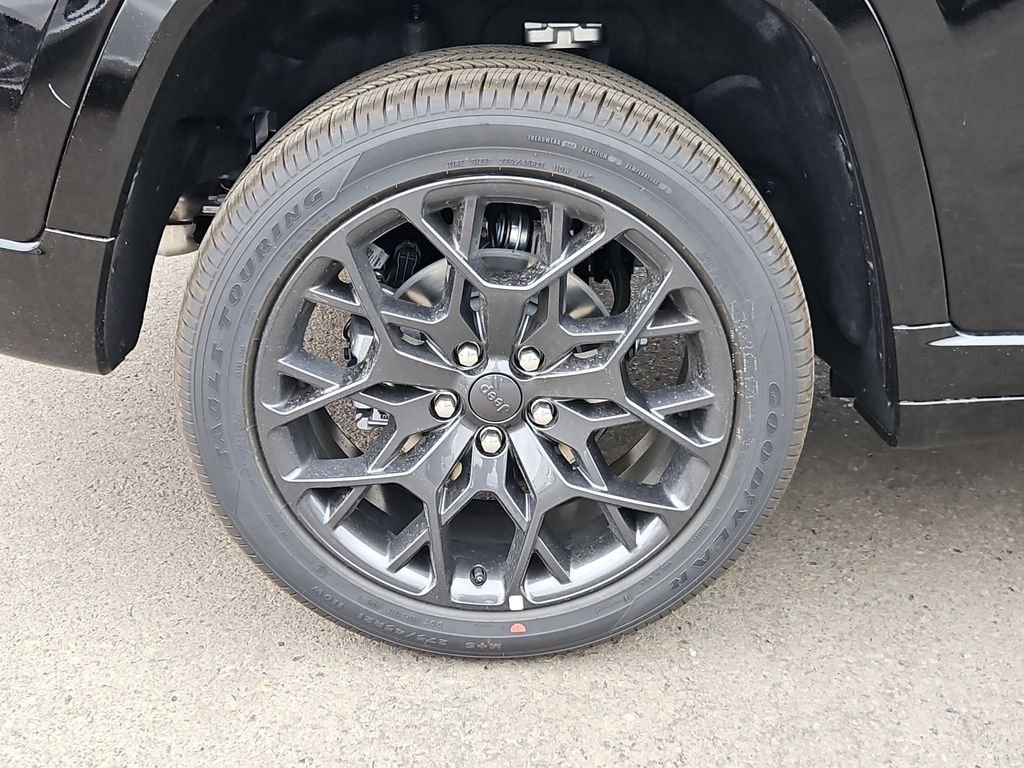 New 2026 Diamond Black Crystal Pearl-Coat Exterior Paint Jeep Summit image 9