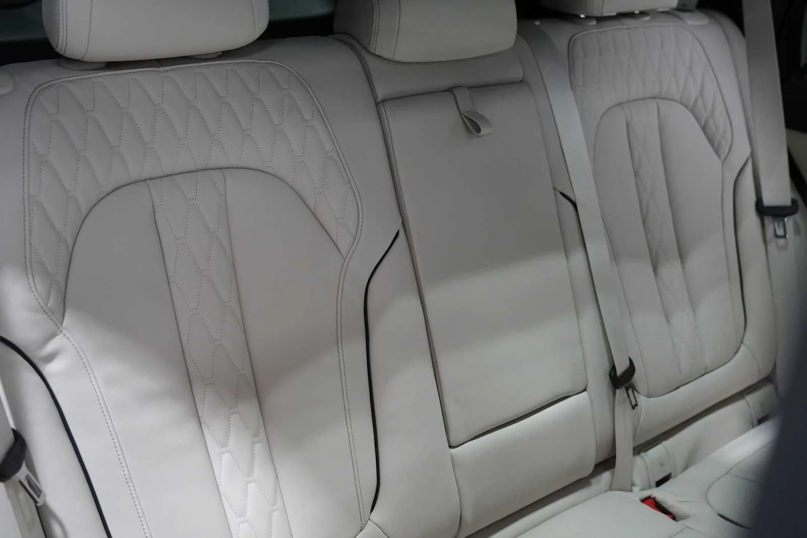 2026 BMW X5 M60i - Photo 10