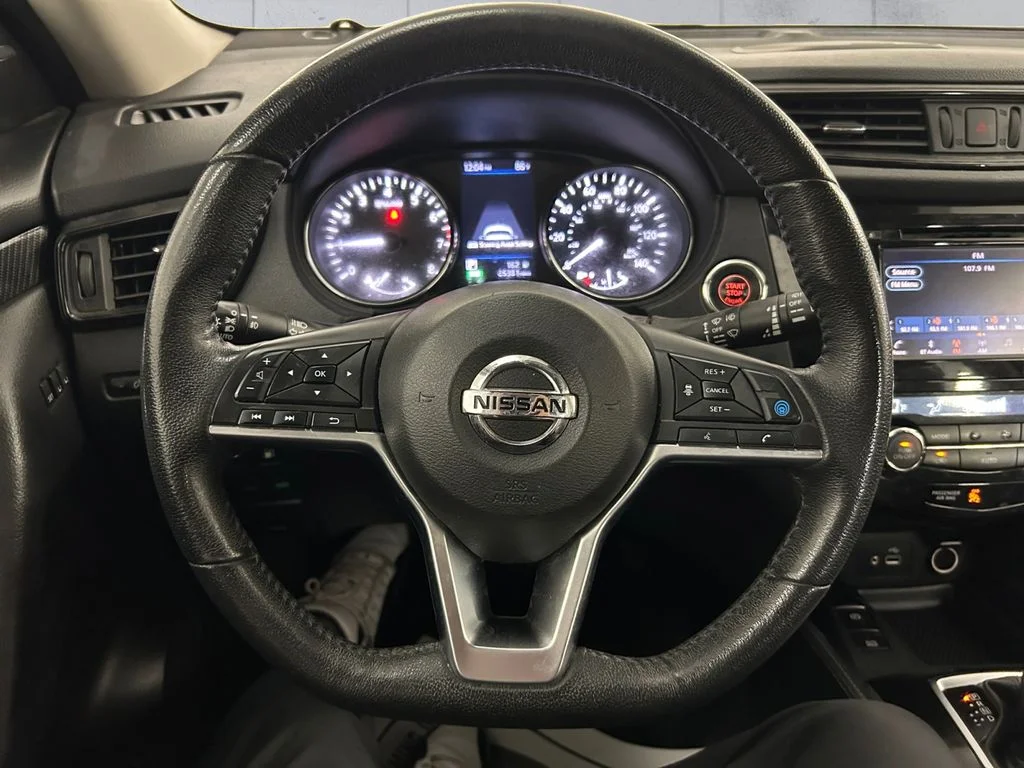 Used 2019 Gray Nissan SL image 9