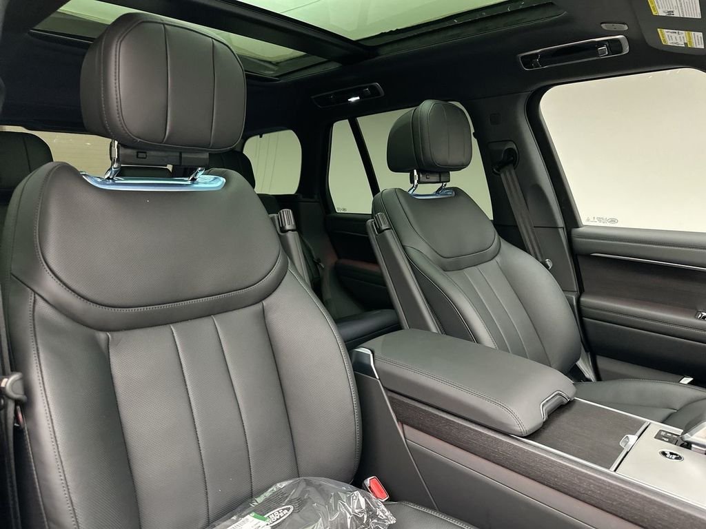 New 2026 Belgravia Green Metallic Land Rover SE image 14