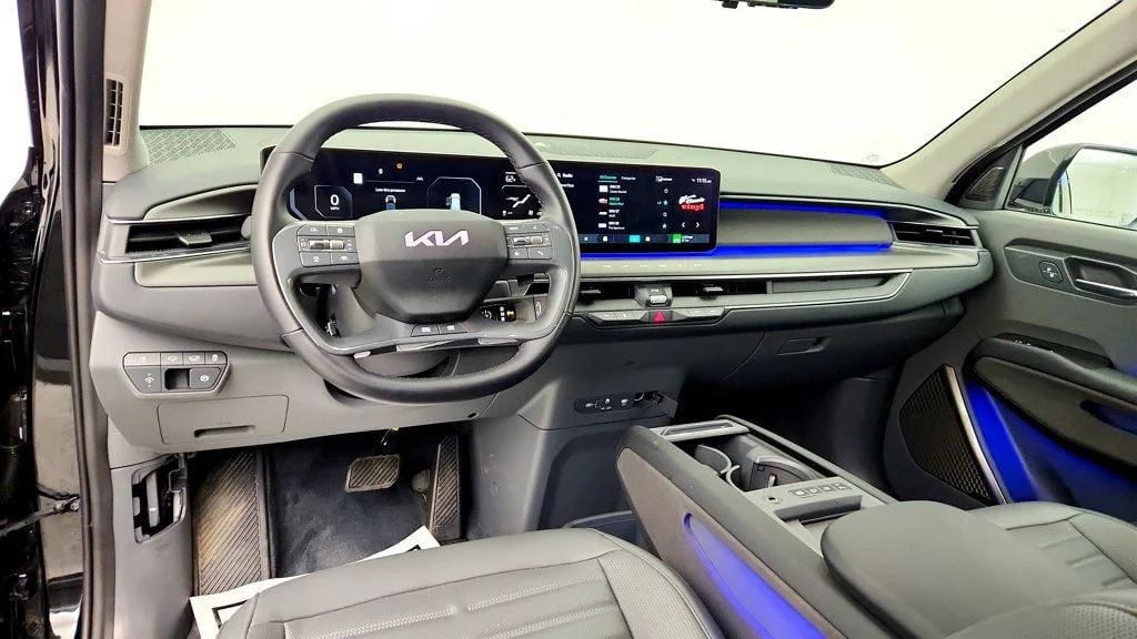Used 2024 Aurora Black Pearl Kia Land AWD image 13