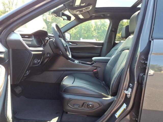 New 2026 Baltic Gray Metallic Clear-Coat Exterior Paint Jeep Limited Reserve image 13