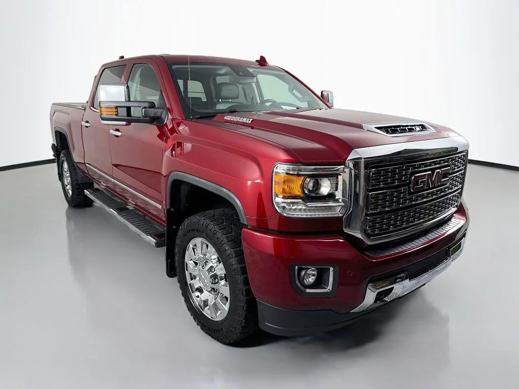 Used 2019 Red Quartz Tintcoat GMC Denali image 7
