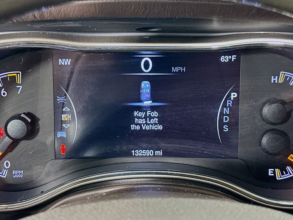 Used 2014 Brilliant Black Crystal Pearlcoat Jeep Overland image 12