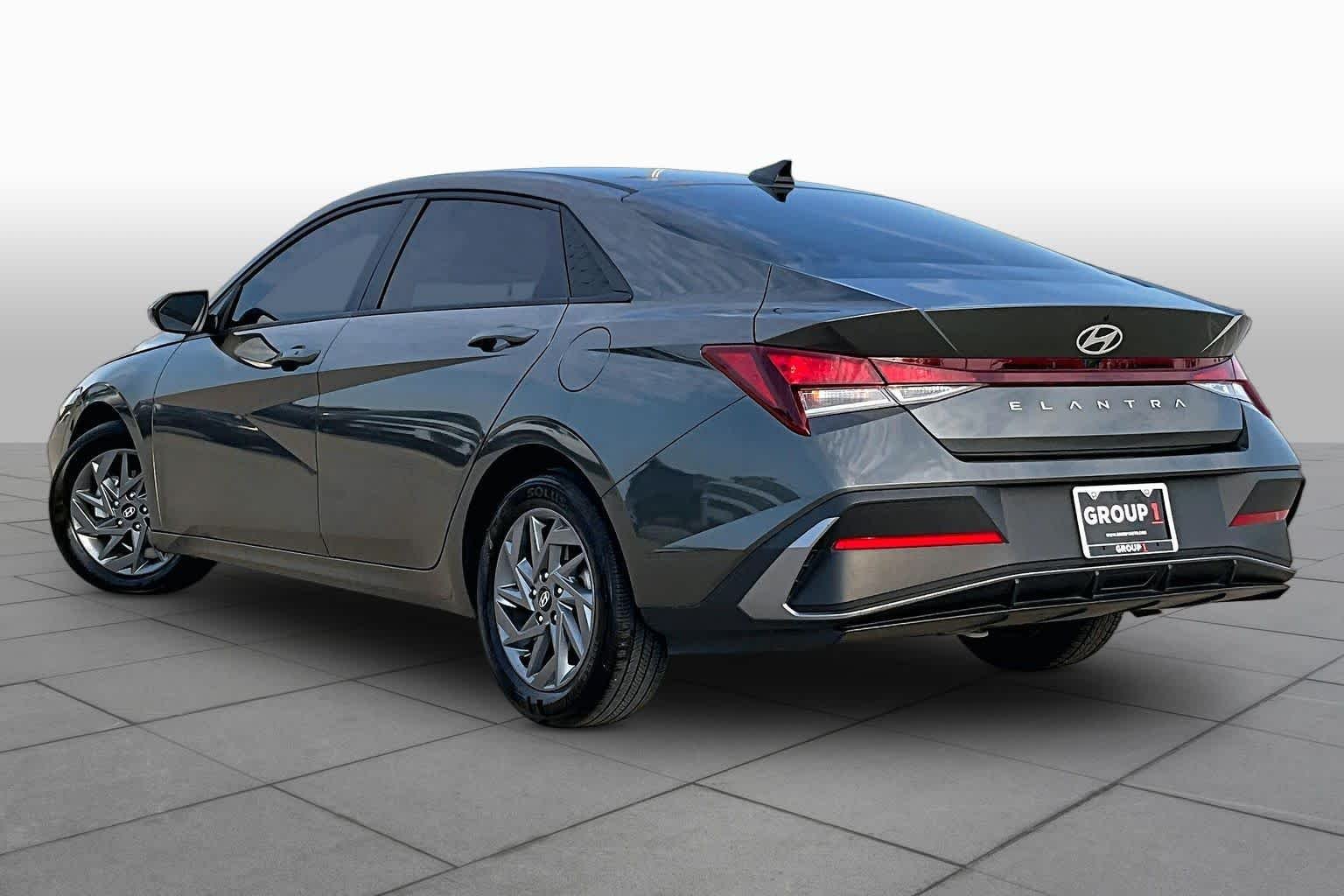 Used 2024 Amazon Gray Hyundai SEL image 12
