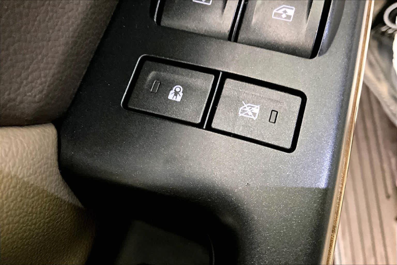 Used 2016 Mahogany Metallic GMC SLE image 29