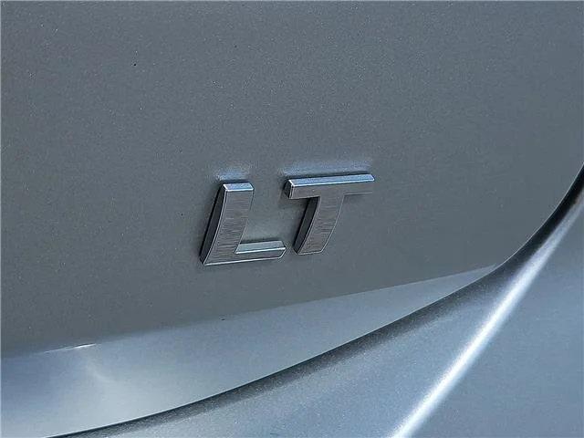 Used 2020 Silver Ice Metallic Chevrolet LT w/1LT Front-wheel Drive image 8