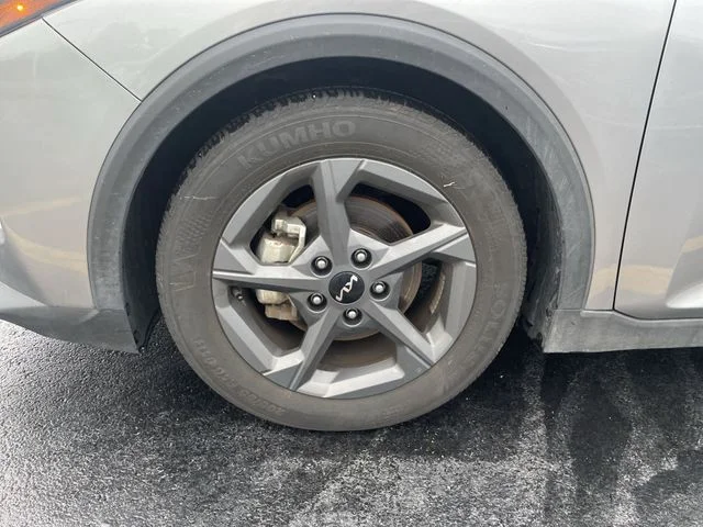 2025 Kia K4 LXS - Photo 13