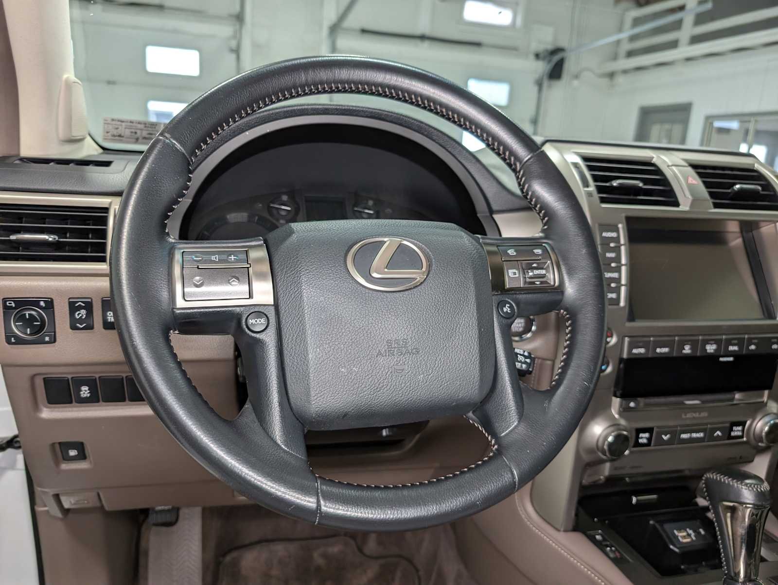 Used 2018 Starfire Pearl Lexus  image 39