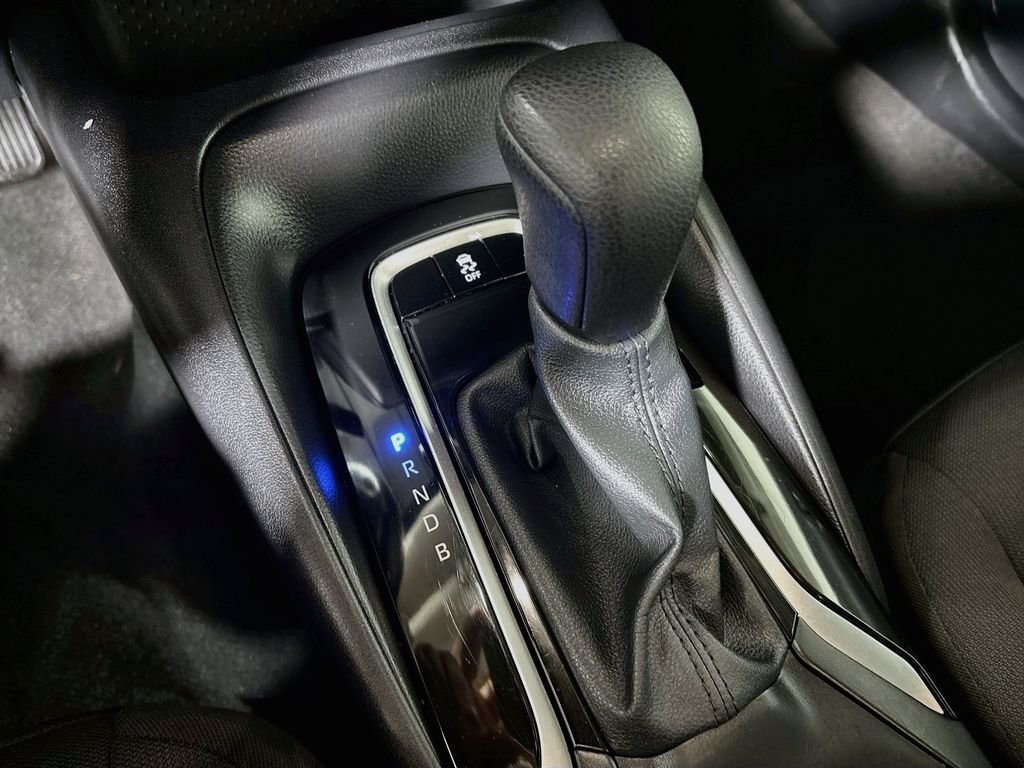 Used 2025  Toyota LE image 18