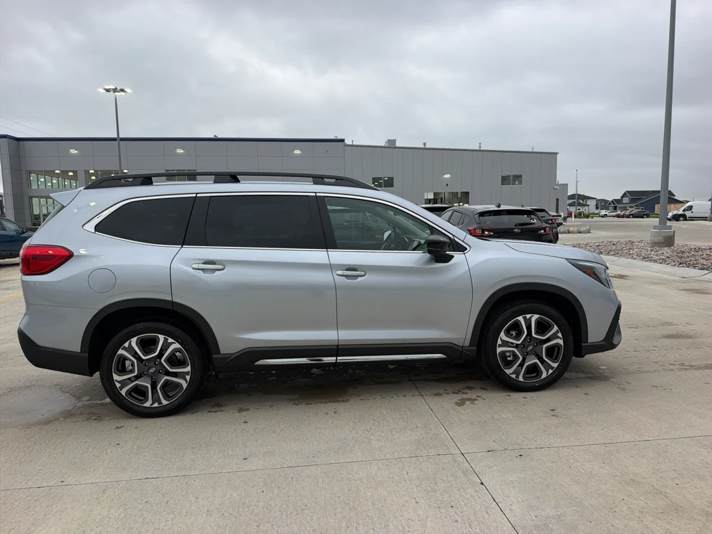 New 2026 ICE SILVER METALLIC Subaru Touring image 4