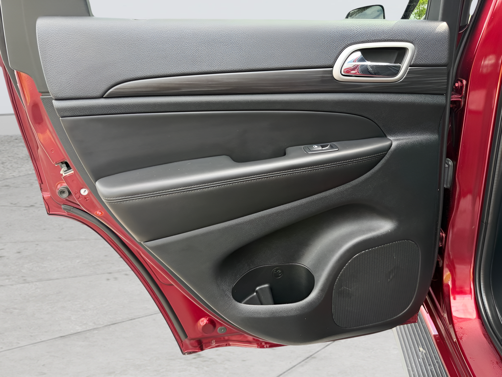 Used 2022 Red Jeep Laredo X image 19