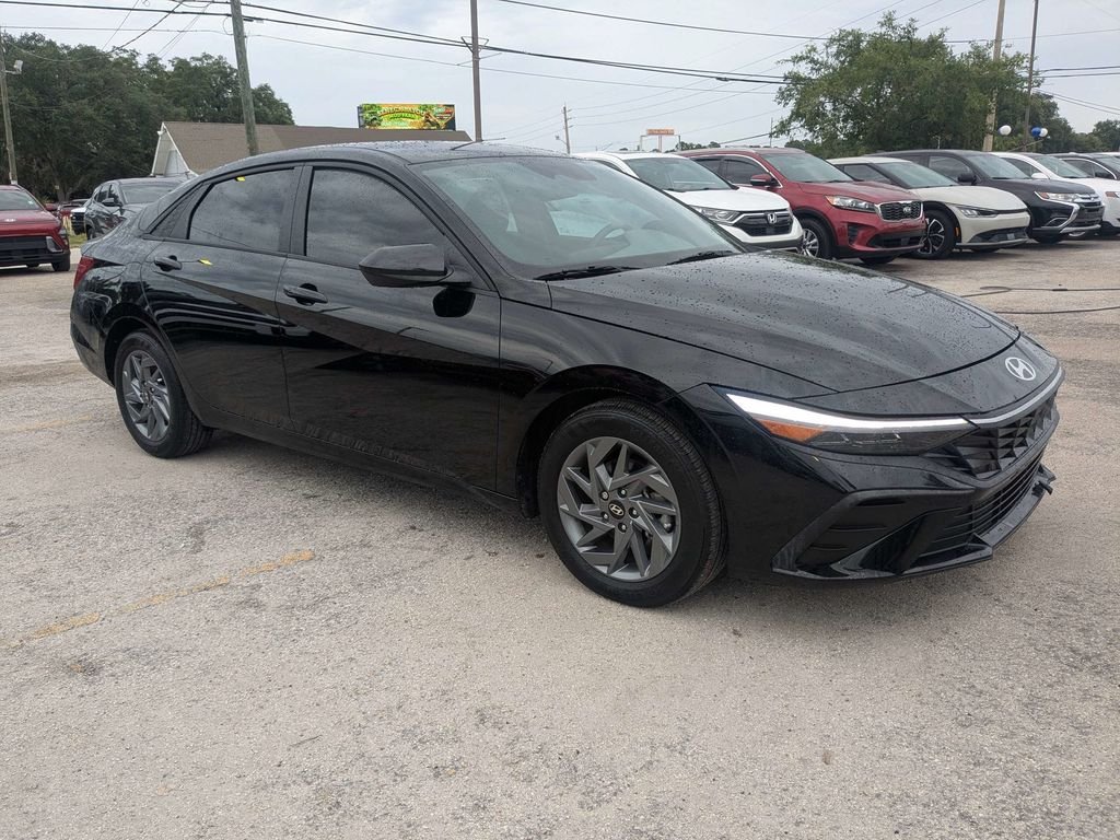 Used 2024 Black Hyundai SEL image 1