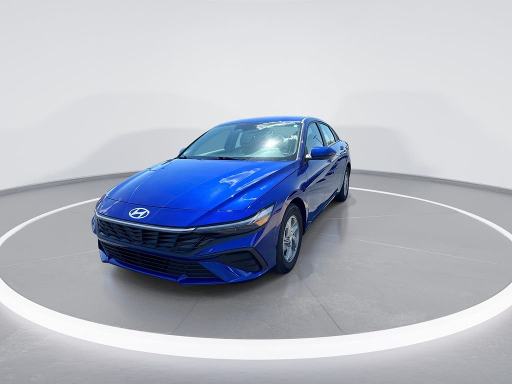 Used 2025 Blue Hyundai SE image 4