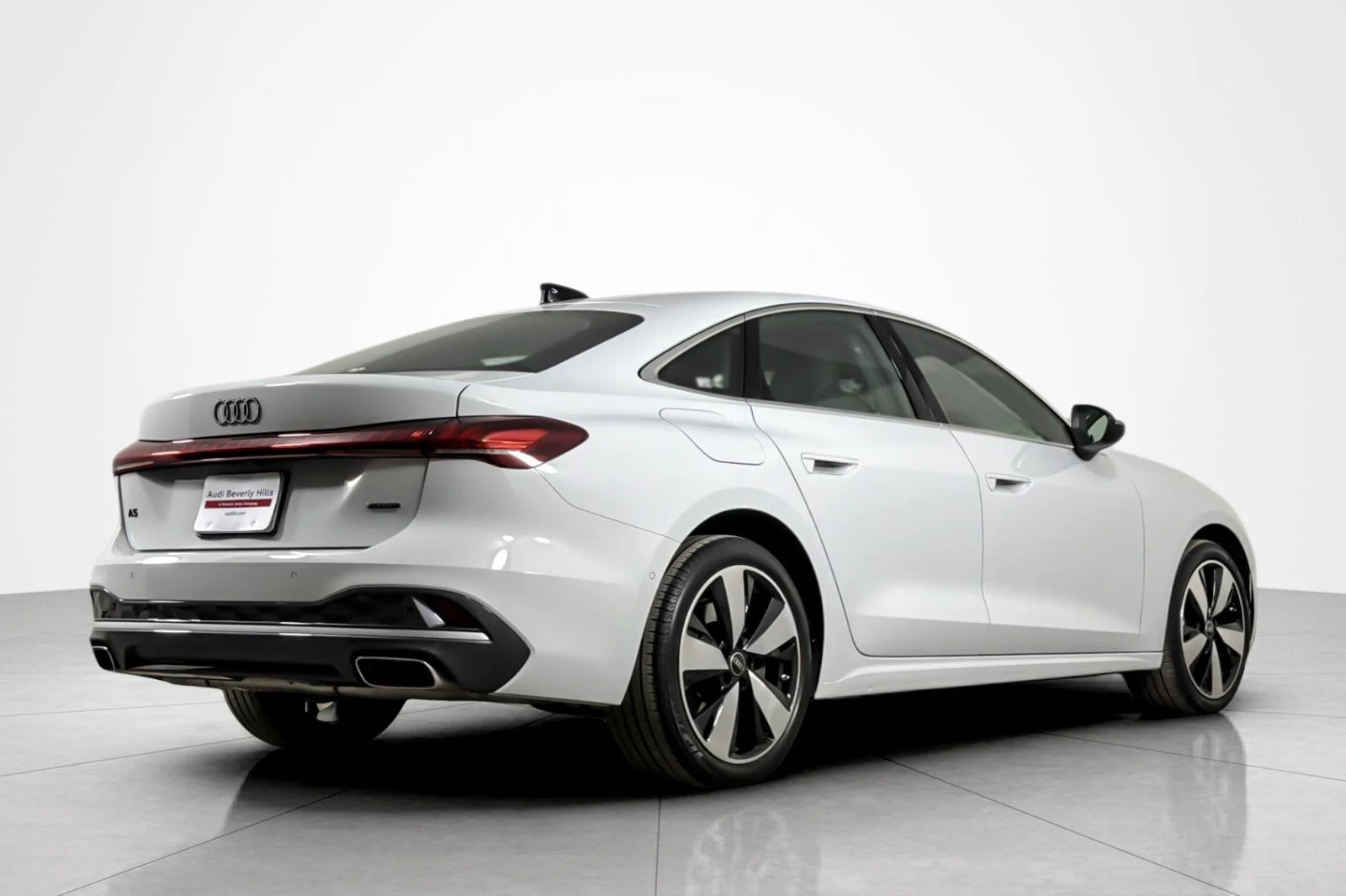 Used 2025 Glacier White Metallic Audi Premium Plus 2.0 TFSI quattro image 5