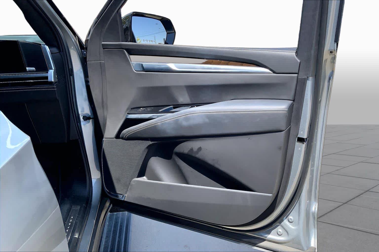 Used 2025 Argent Silver Metallic Cadillac 4WD Premium Luxury Platinum image 21