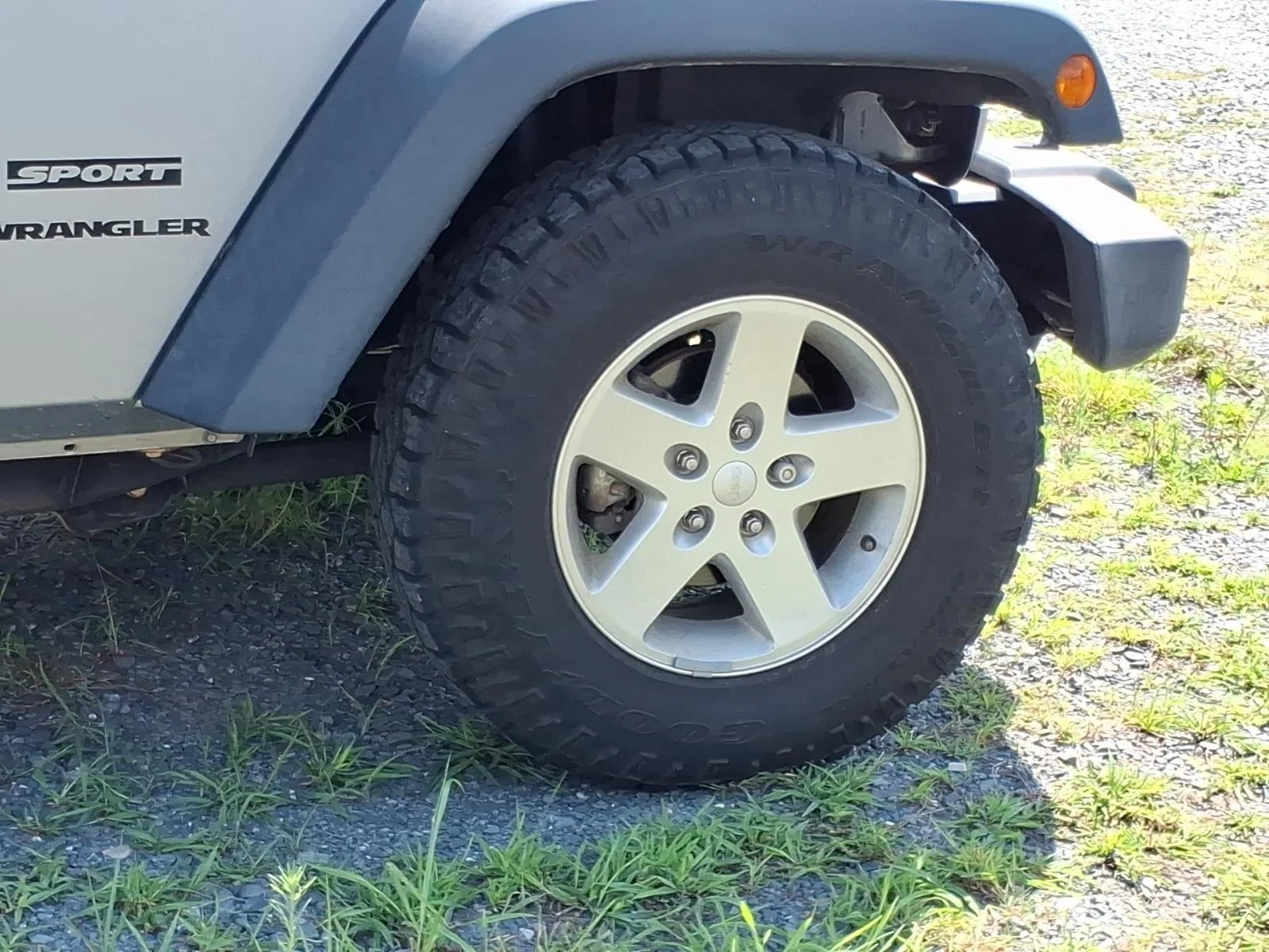 Used 2015 Billet Silver Metallic Clearcoat Jeep Sport image 10