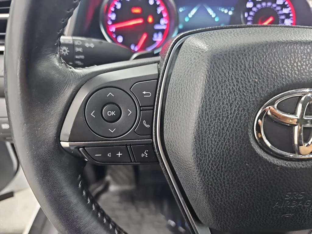 Used 2018 Beige Toyota XSE V6 image 18