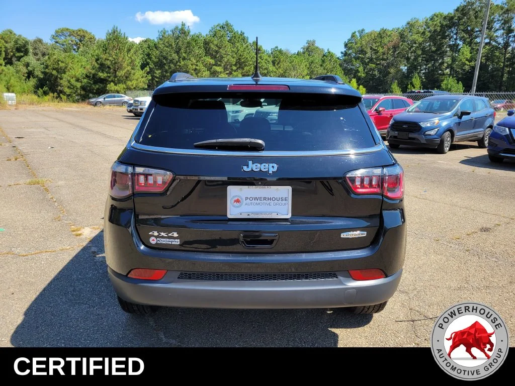 Used 2022 Black Jeep Latitude Lux image 5