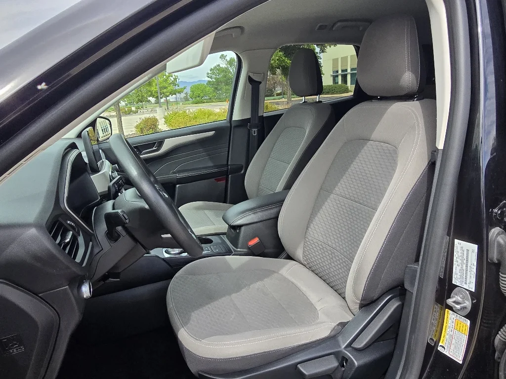 Used 2022 Agate Black Metallic Ford SE image 14