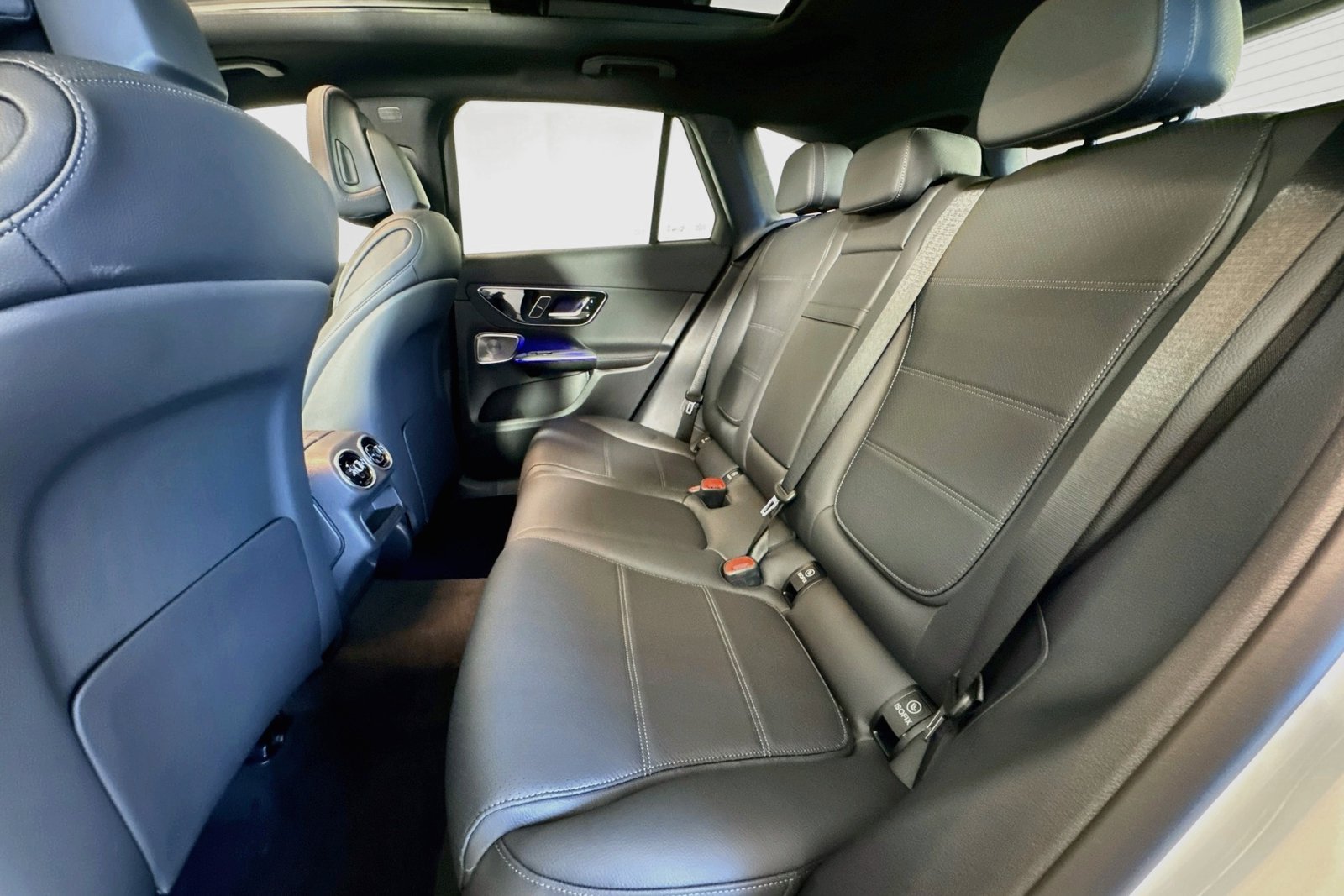 New 2026 Polar White Mercedes-Benz GLC 300 image 22