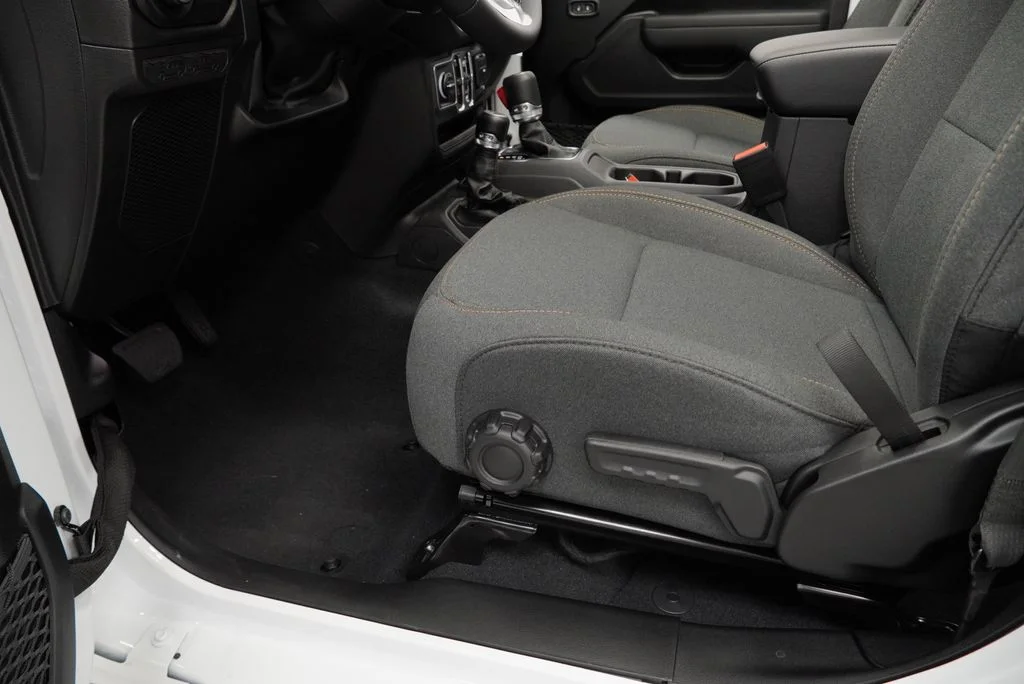 New 2027 Bright White Clear-Coat Paint Jeep Sport S image 29