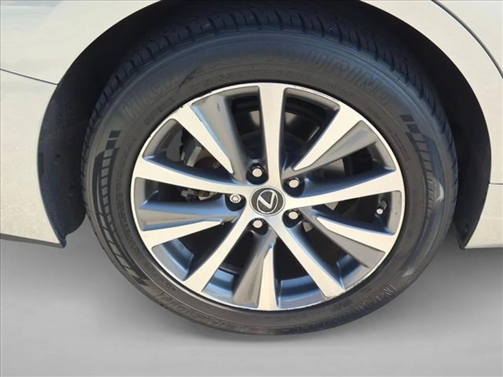 Used 2019 Atomic Silver Lexus ES 350 image 21