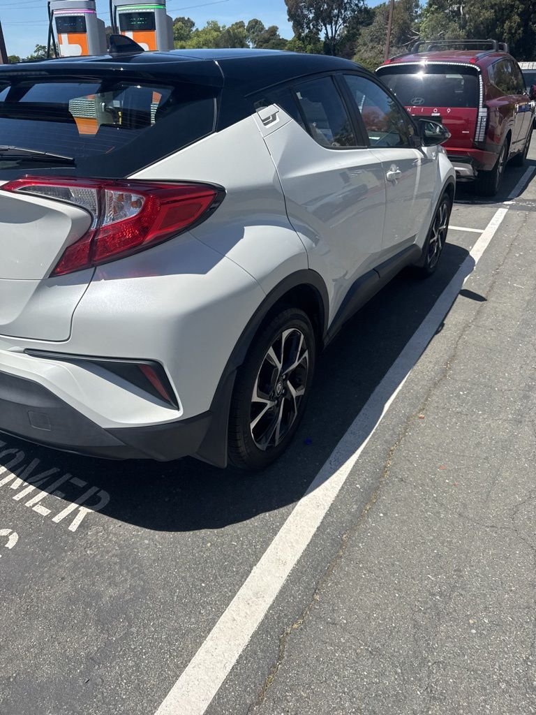 2020 Toyota C-HR XLE's photo