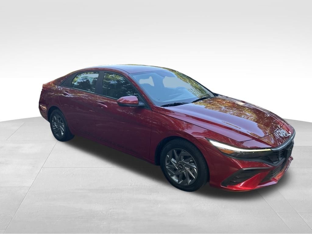 Used 2024 Red Hyundai SEL image 8