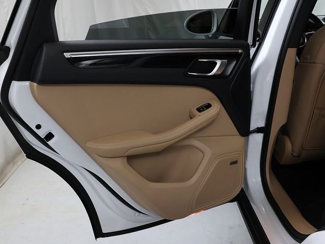 Used 2022 White Porsche S image 29