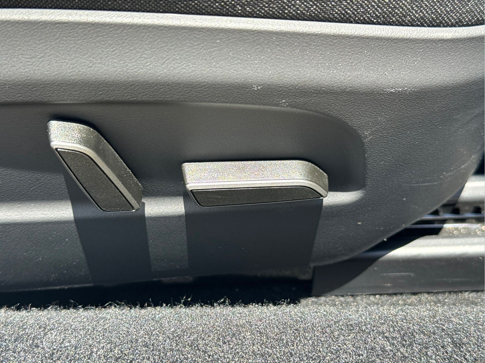 Used 2025  Tesla Long Range image 17