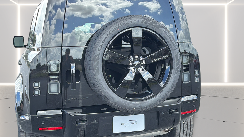 New 2026 Santorini Black Land Rover X-Dynamic SE image 16