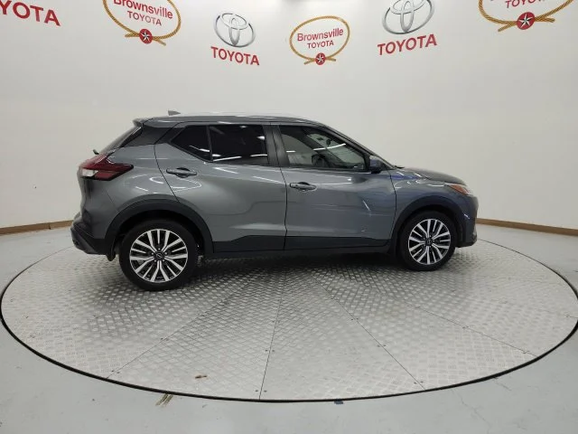 Used 2024 Gray Nissan SV image 3