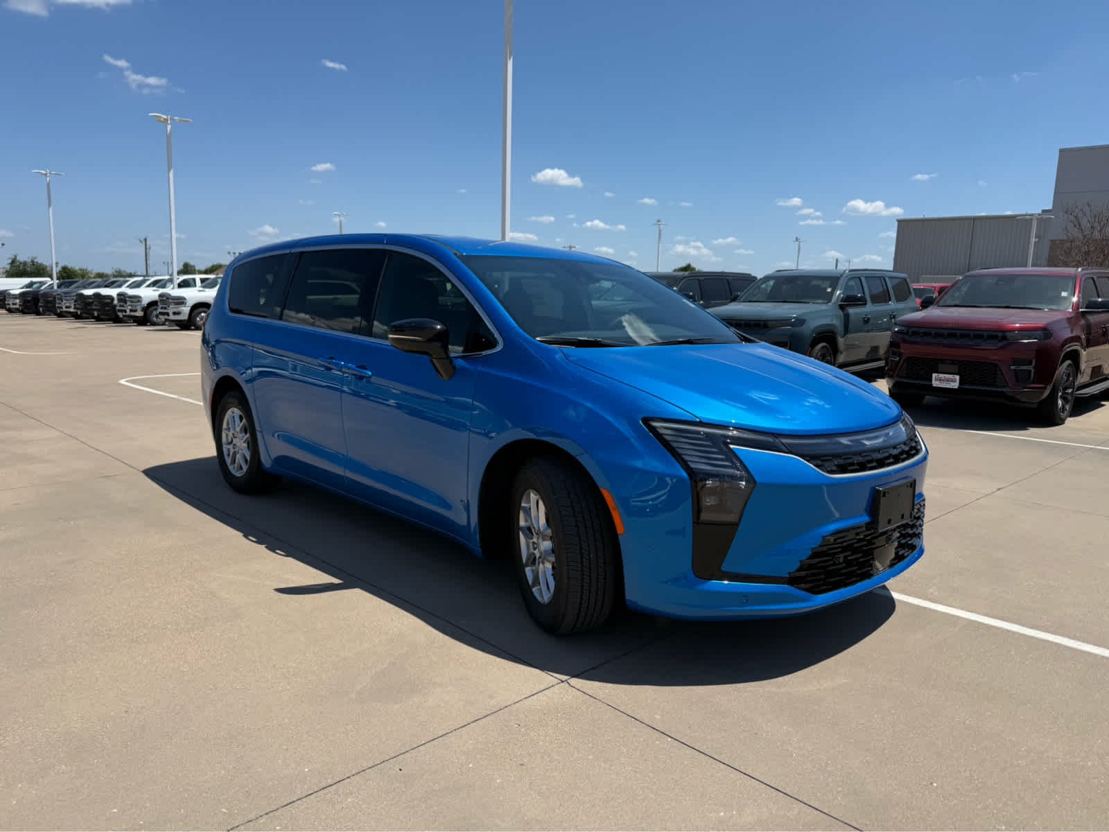 New 2027 Hydro Blue Pearl-Coat Exterior Paint Chrysler Select image 6