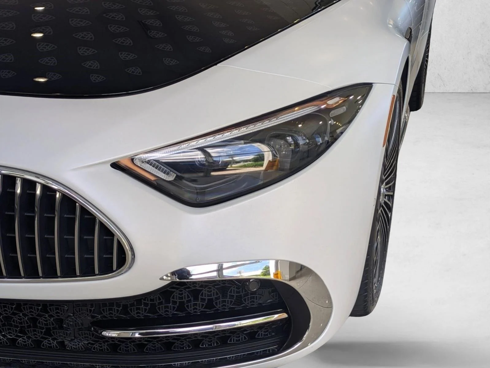 Used 2026 Manufaktur Moonlight White Magno Mercedes-Benz Maybach SL 680 Monogram Series image 21