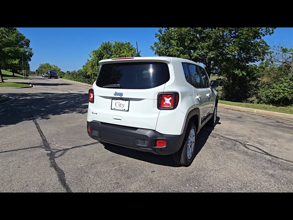 Certified Used 2023 White Jeep Latitude image 7