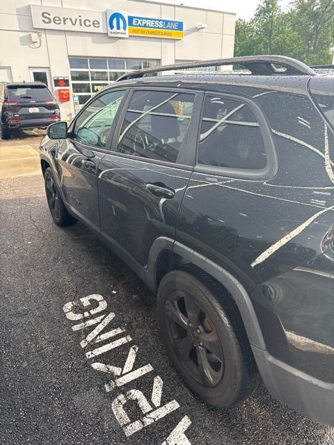 Used 2019 Black Jeep Latitude Plus image 3