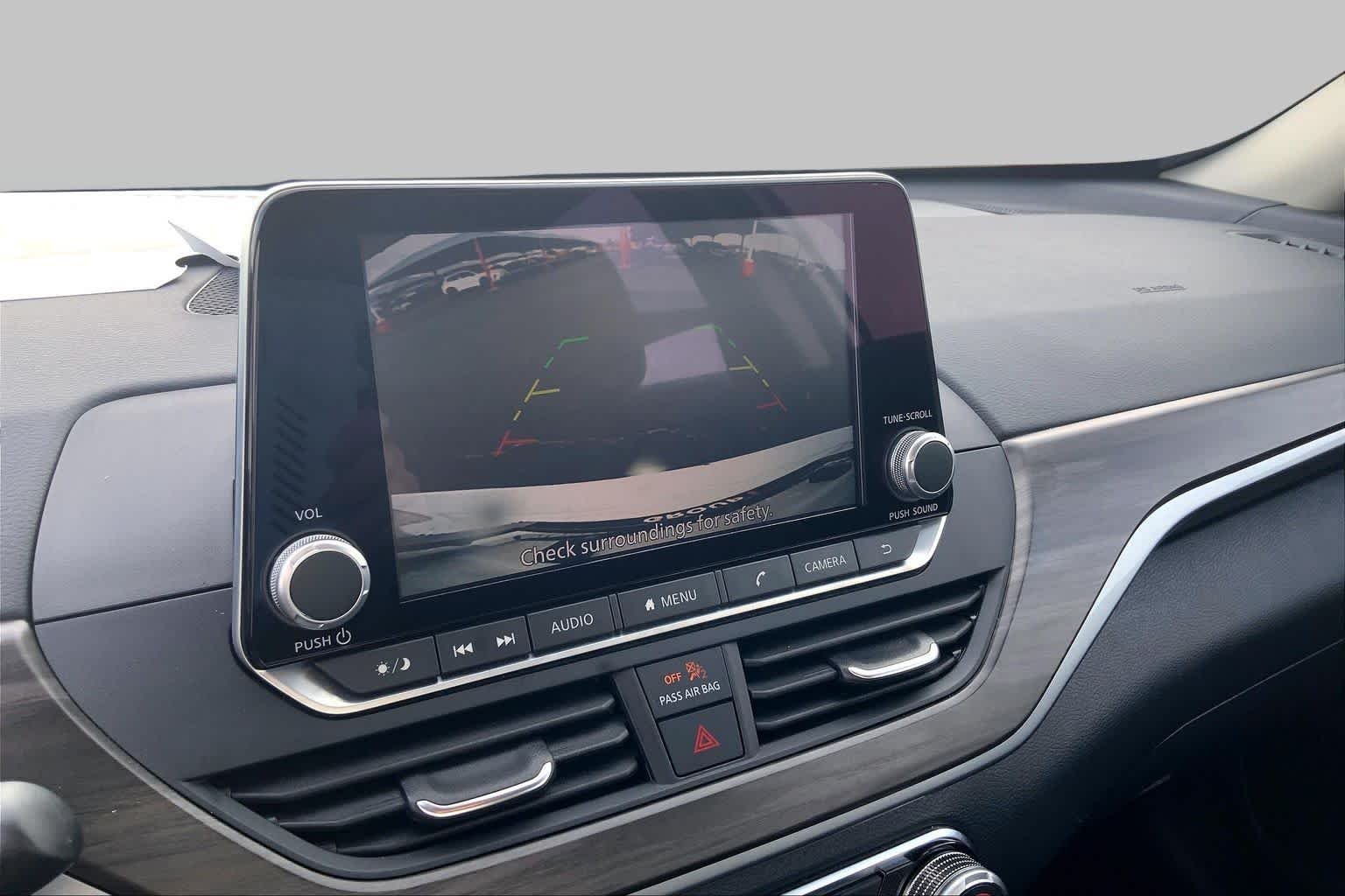 Used 2025 Glacier White Nissan SV image 27