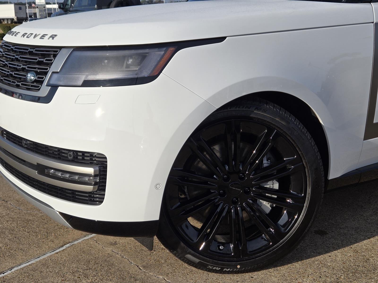 New 2026 Fuji White Land Rover SE image 7