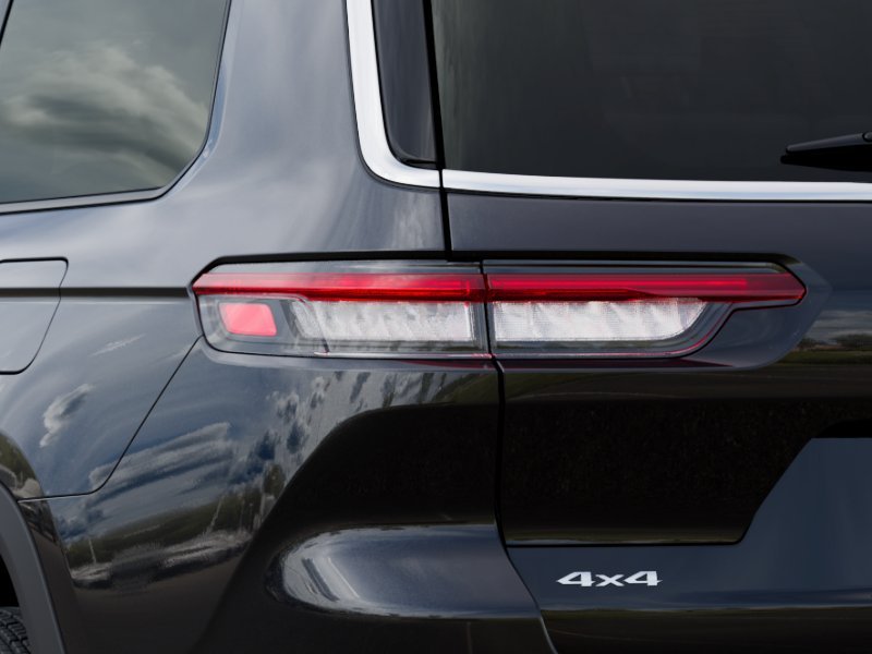 New 2026 Diamond Black Crystal Pearl-Coat Exterior Paint Jeep Laredo image 25