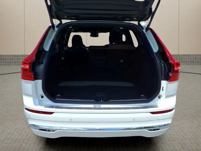 Certified Used 2023 Crystal White Volvo Plus image 11