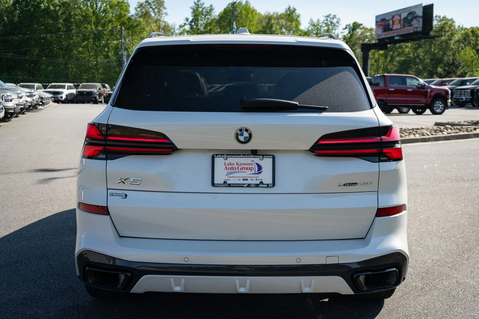 Used 2024 White BMW xDrive40i image 8