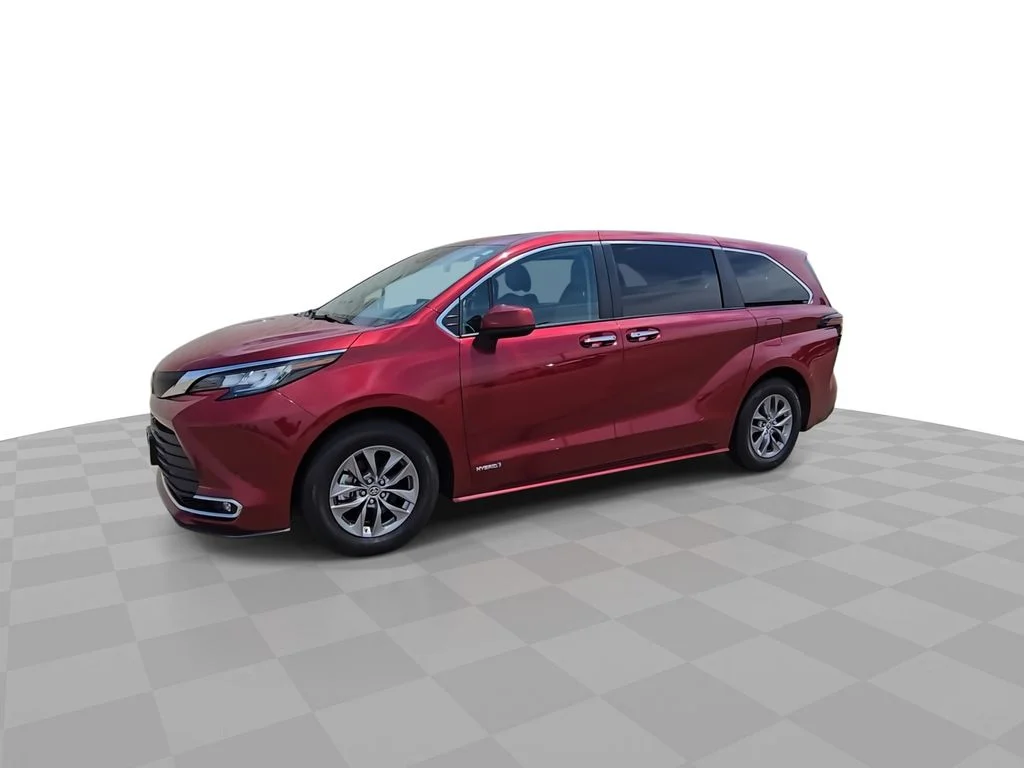 Used 2021 Red Toyota XLE image 4